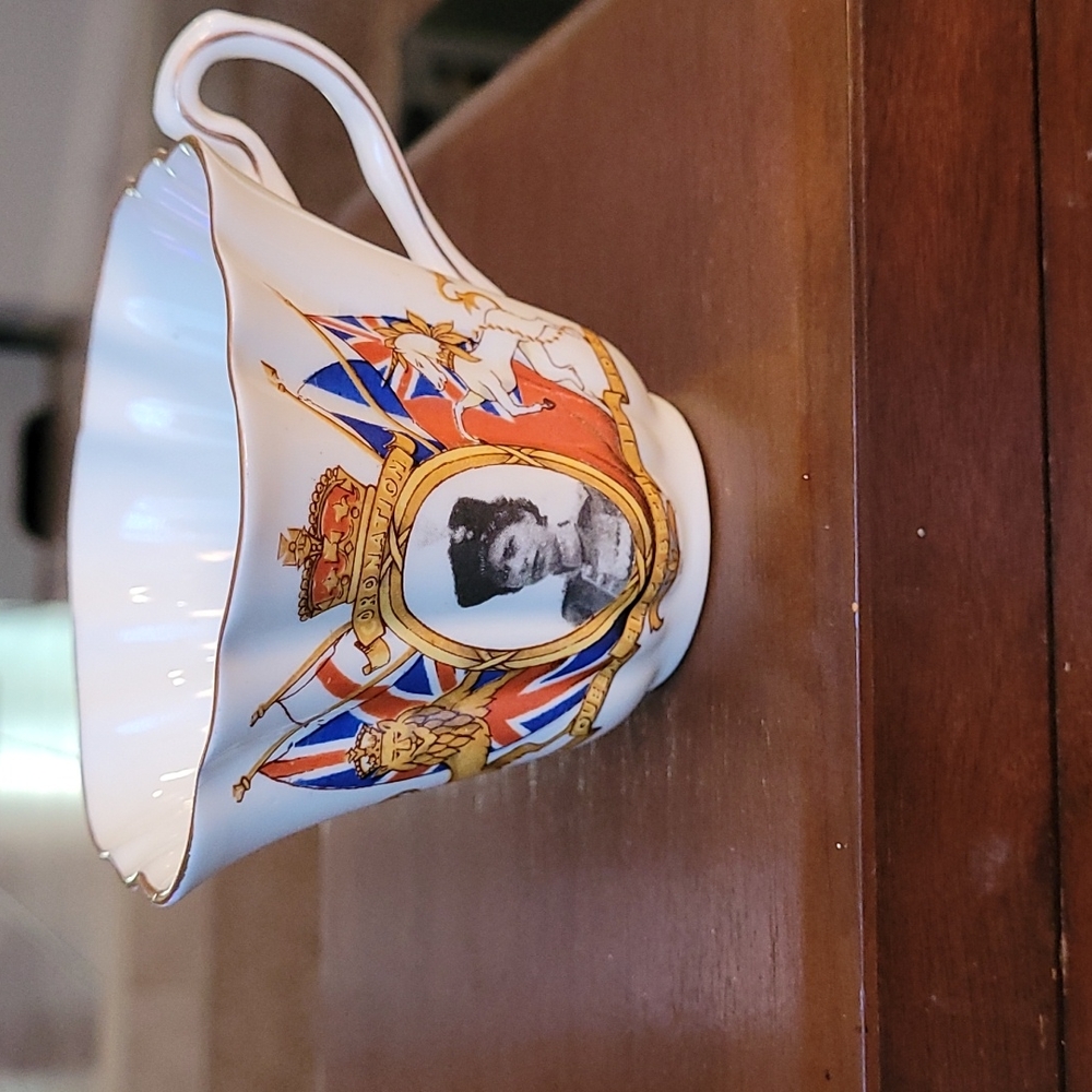 Queen Elizabeth 1953 coronation Teacup